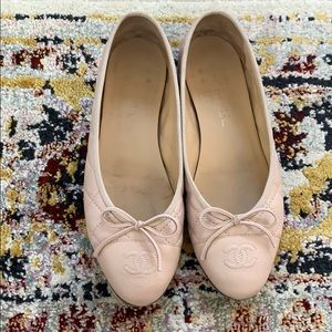 Chanel light pink quilted flats Sz 39
